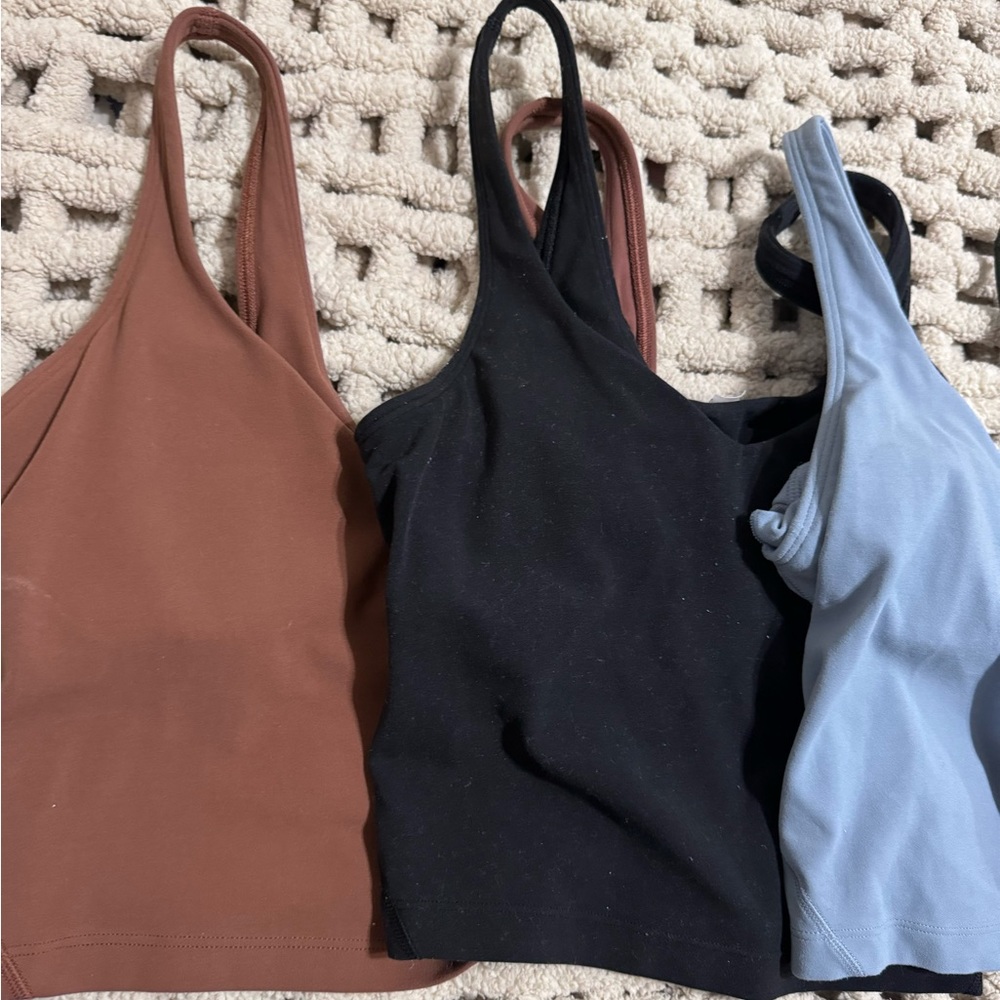 Bundle of 2 lulu align tanks size 4
